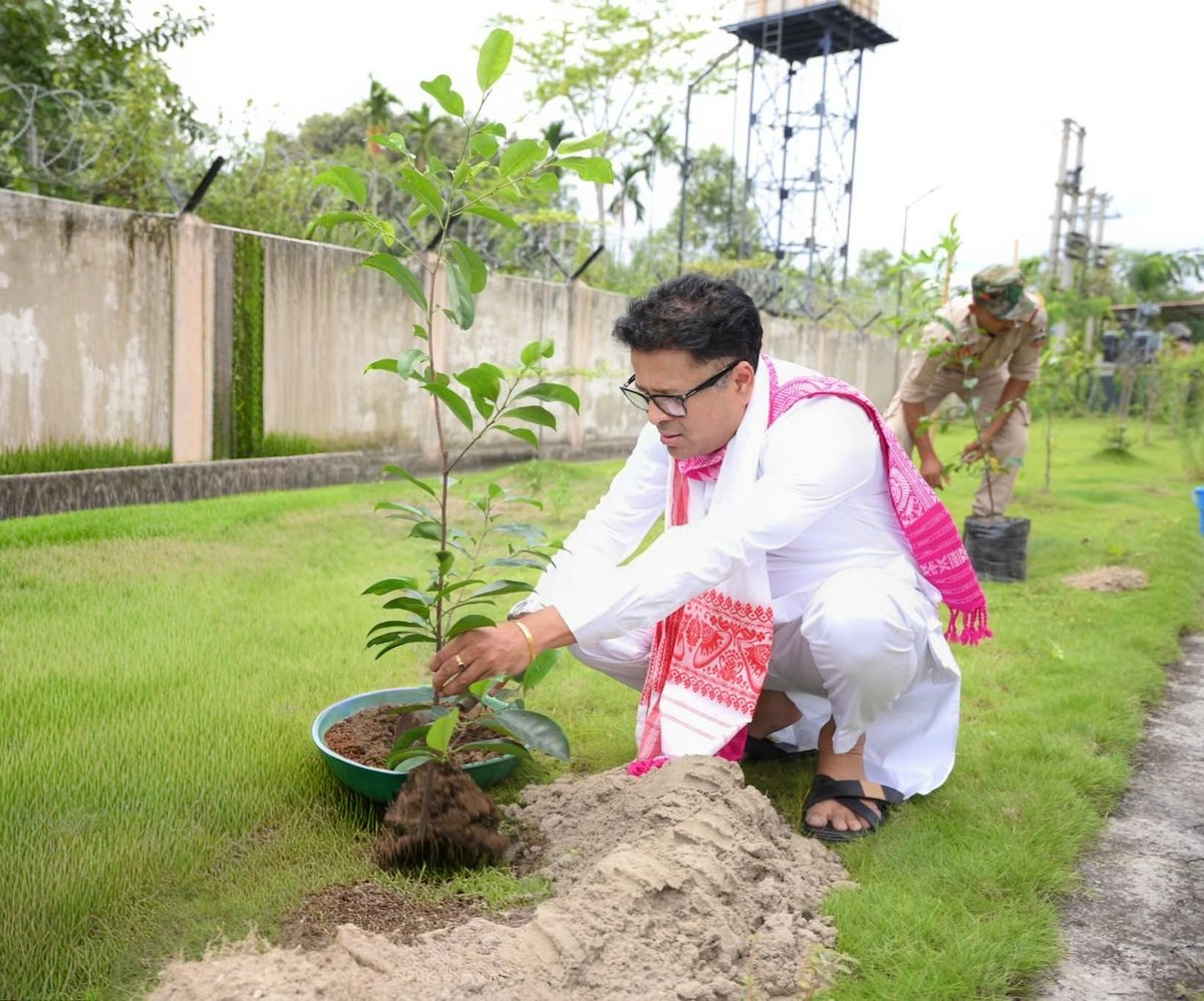 manabdeka's tweet photo. Warm wishes on #WorldEnvironmentDay.

Nature is our breath, our life and our very existence. Protecting Mother Earth's green canopy is our ultimate shared responsibility.

​Today, let's plant a sapling under 'Ek Ped Maa Ke Naam' to honor our roots. Let’s pledge to keep our surroundings clean and build a greener, healthier tomorrow.