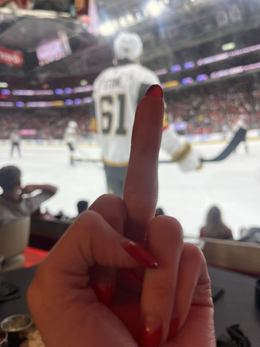 ofthesunrry's tweet photo. Fuck you mark stone https://t.co/12aIjGn3Gy