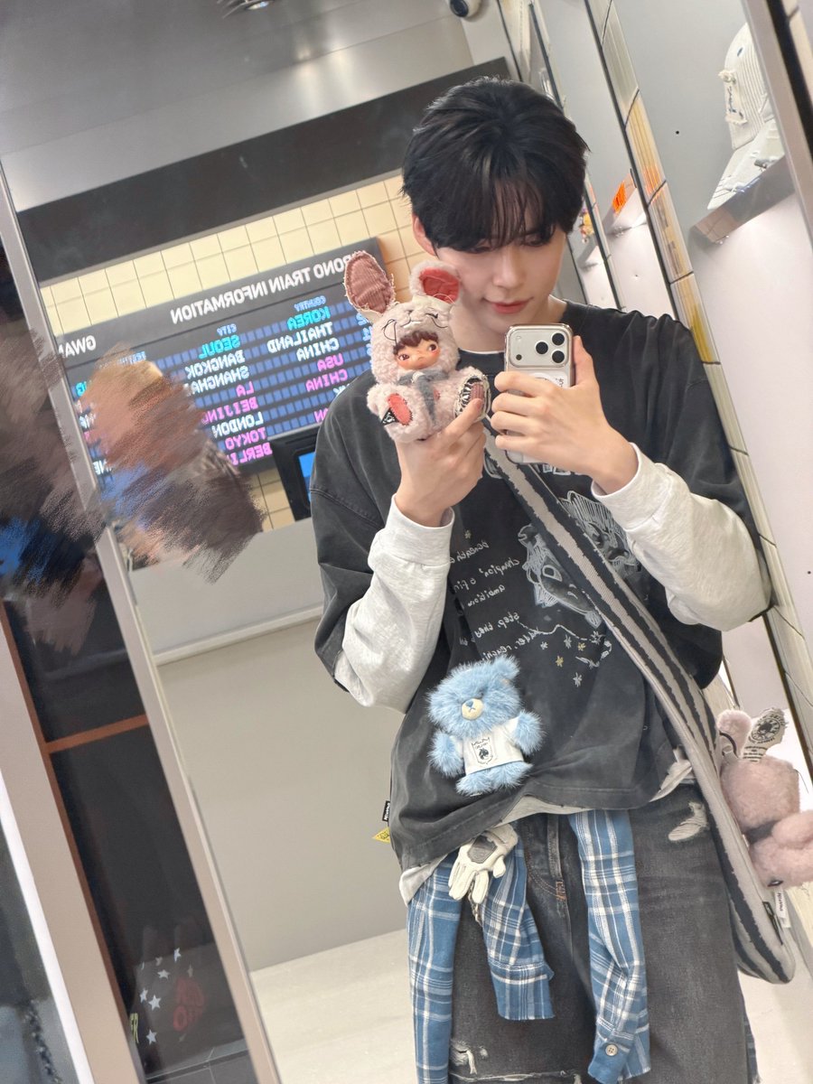 bn_0100's tweet photo. 귀여워 히히
근데 스타일링이 진짜 좀 짱이스타일ㅋㅋㅋ https://t.co/Hh18j5PMJP