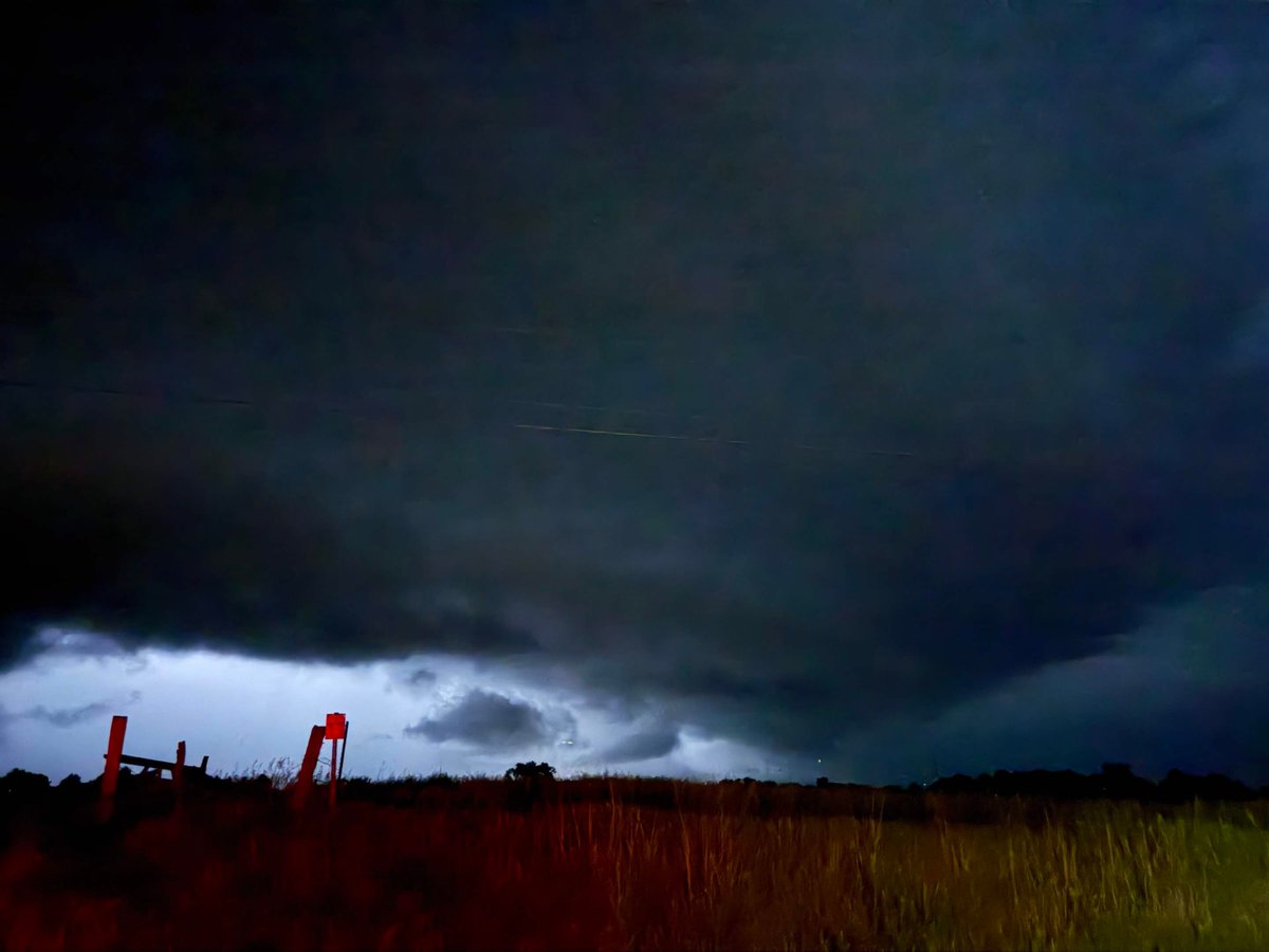 MaxVelocityWX's tweet photo. Ominous-looking tornado warned storm near McFall, Missouri, right now!

📸 Nick Gorman / @WxFront https://t.co/LDttvKkCgQ