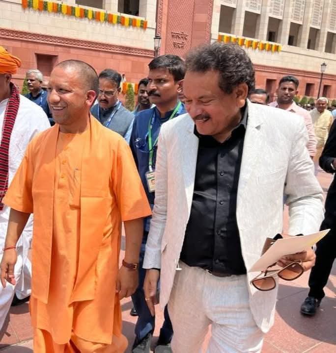 spsinghbaghelpr's tweet photo. उत्तर प्रदेश को सुशासन, विकास और सुरक्षा की नई ऊंचाइयों तक पहुंचाने वाले यशस्वी मुख्यमंत्री, कर्मयोगी एवं जनप्रिय नेता माननीय श्री योगी आदित्यनाथ जी को जन्मदिन की हार्दिक शुभकामनाएं।
आपके दूरदर्शी नेतृत्व में उत्तर प्रदेश निरंतर प्रगति के नए आयाम स्थापित कर रहा है। प्रभु श्रीराम से प्रार्थना है कि आपको उत्तम स्वास्थ्य, दीर्घायु एवं निरंतर जनसेवा की शक्ति प्रदान करें।
जन्मदिन की हार्दिक बधाई एवं शुभकामनाएं।
@myogiadityanath