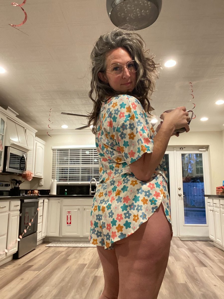 aestheticlainey's tweet photo. @thelilianajas Suddenly I need my whole place deep cleaned. You available? 🧹🔥 https://t.co/4G6bezQ6uP