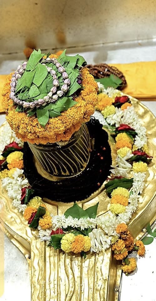 12Jyotirling's tweet photo. श्री काशी विश्वनाथ ज्योतिर्लिंग मंगला आरती श्रृंगार | 05.06.2026

Shri Kashi Vishwanath Jyotirlinga Mangala Aarti Shringar | 05.06.2026 https://t.co/WthqmexNFr