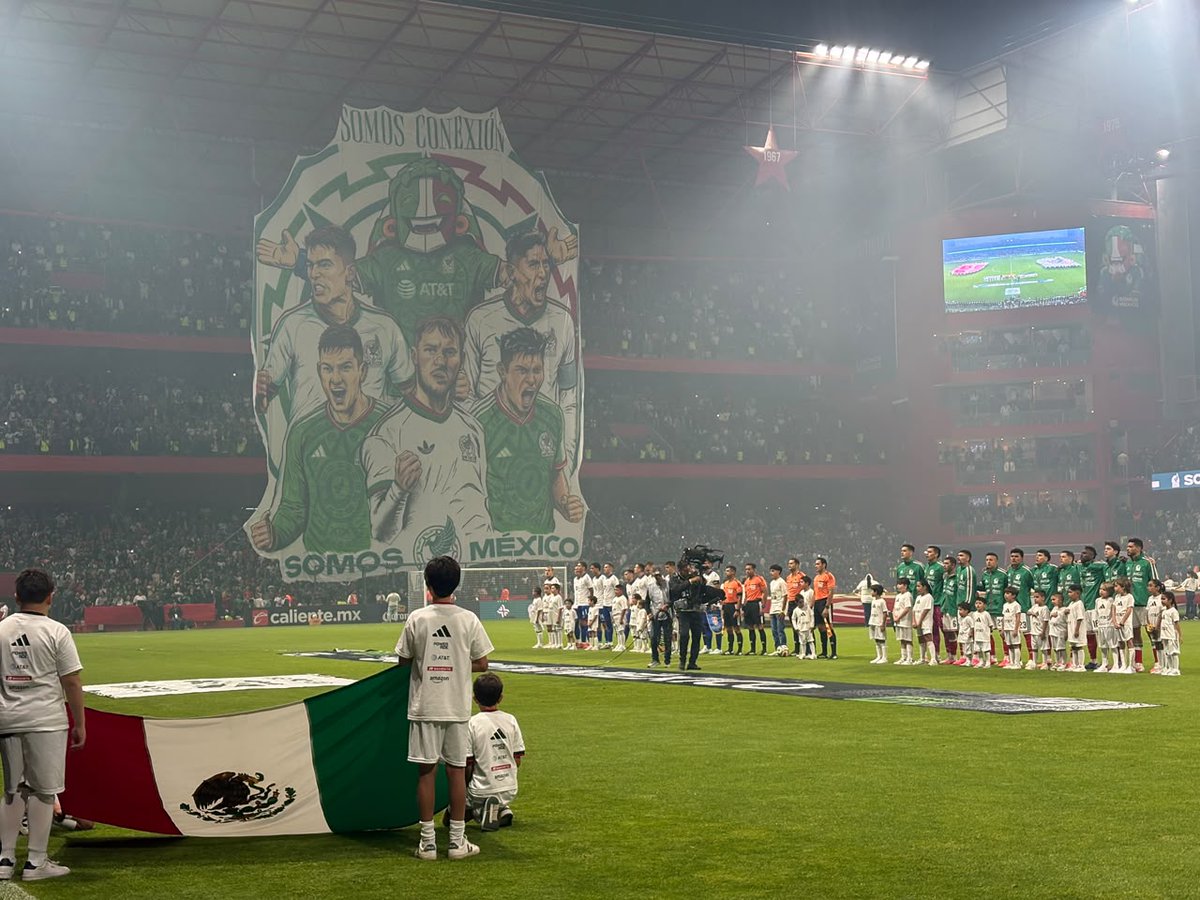 PressPortmx's tweet photo. ¡Descanso!

Se termina la primera mitad, @miseleccionmx le gana 2-1 a @FSSrbije con un autogol en el tiempo de compensación.  

#Mundial2026 📸 @AlanRA23 https://t.co/cFhpYzATVF