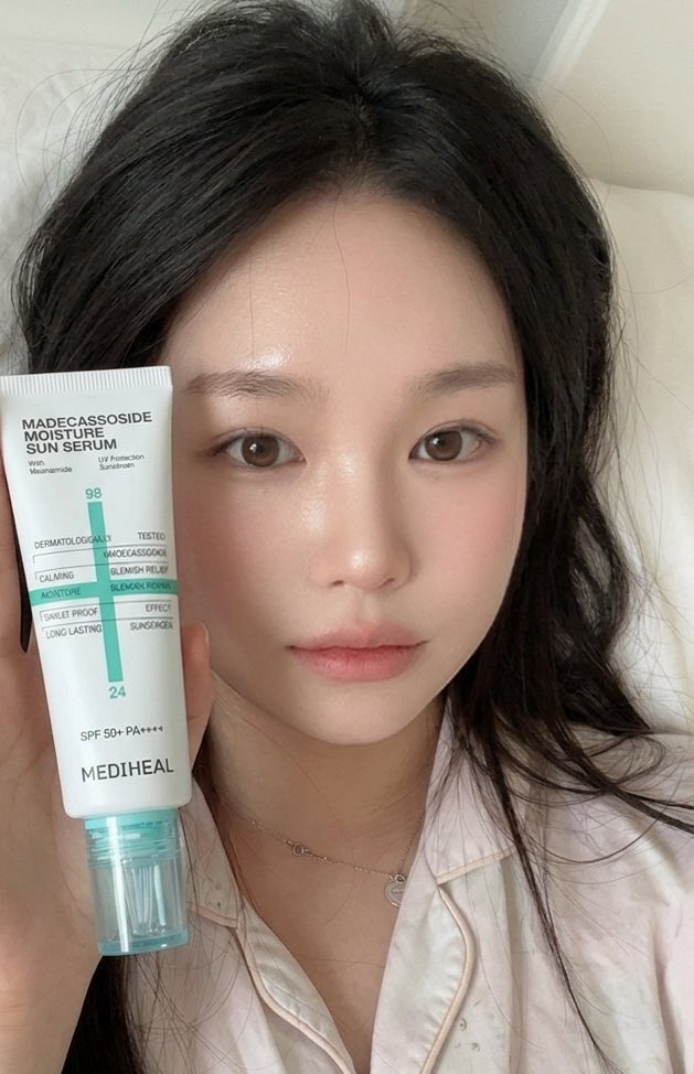 nyangosteen's tweet photo. #광고 #rt이벤트 @mediheal_kr 
🏷️ 메디힐 마데카소사이드 수분 선세럼 흔적 리페어

#rt 해주신 팔로워 3분 추첨해 메디힐 선세럼을 보내드립니다

오특링크⬇️⬇️
🔗 https://t.co/QVUepWAAnr

메디힐 선세럼이 이미 입소문 자자한 화잘먹템이라죠 `⎚⩊⎚´ -✧
유기자차 최대 단점인 눈시림도 없고 
로션같은 발림성에 순하고 촉촉해서 베이스 메이크업 전에 손이 자주 가더라구요! 

✅백탁, 밀림 , 눈시림 없음
✅뻑뻑함, 끈적임 전혀 없음
