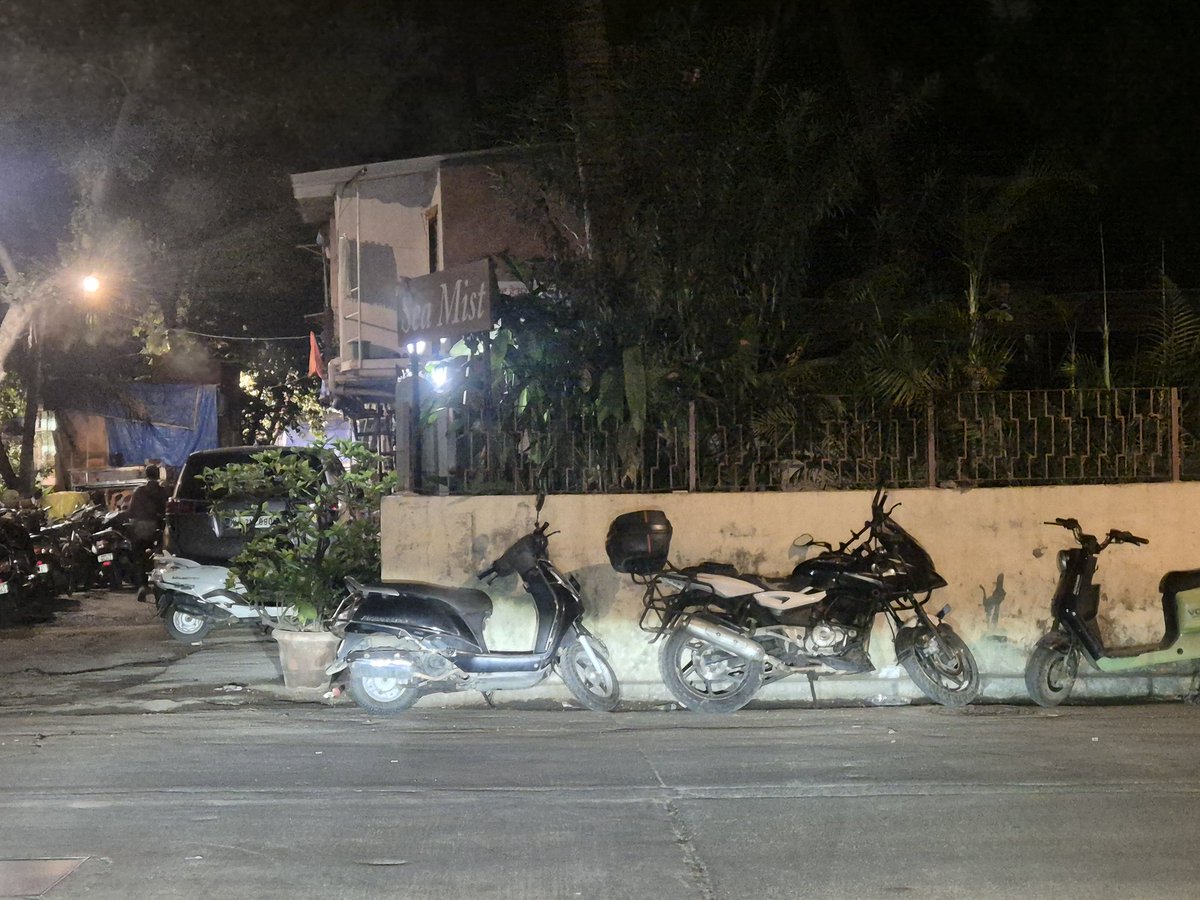 43_being's tweet photo. @mid_day a recent reporting of your article on nuisance of black yellow cabs in Vile Parle zest caught our attention. Please do make a 2am to 4am check &amp; see bike chaos of parking opp worli koliwada bus depot &amp; come towards veer nariman marg, Worli Koliwada. These are glimpses. https://t.co/LCeS3AijDZ