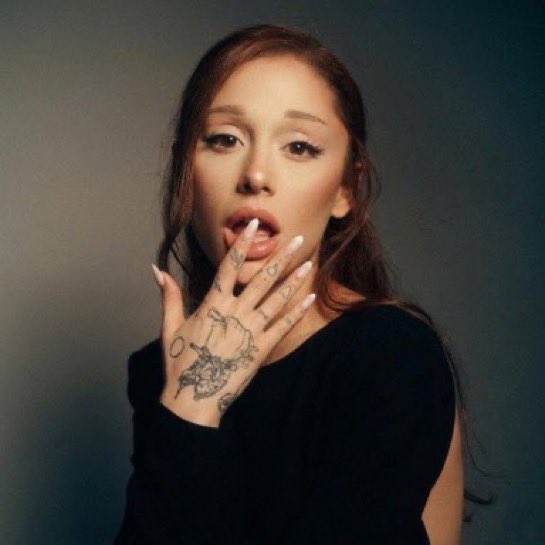 ArianaGonCharts's tweet photo. 🚨 LAST hour of tracking week!

You will NEVER be able to hear ANY of these versions EVER again so go ahead and buy all of them: 
https://t.co/0WpFrPb6ui https://t.co/6wAKCZNgoQ