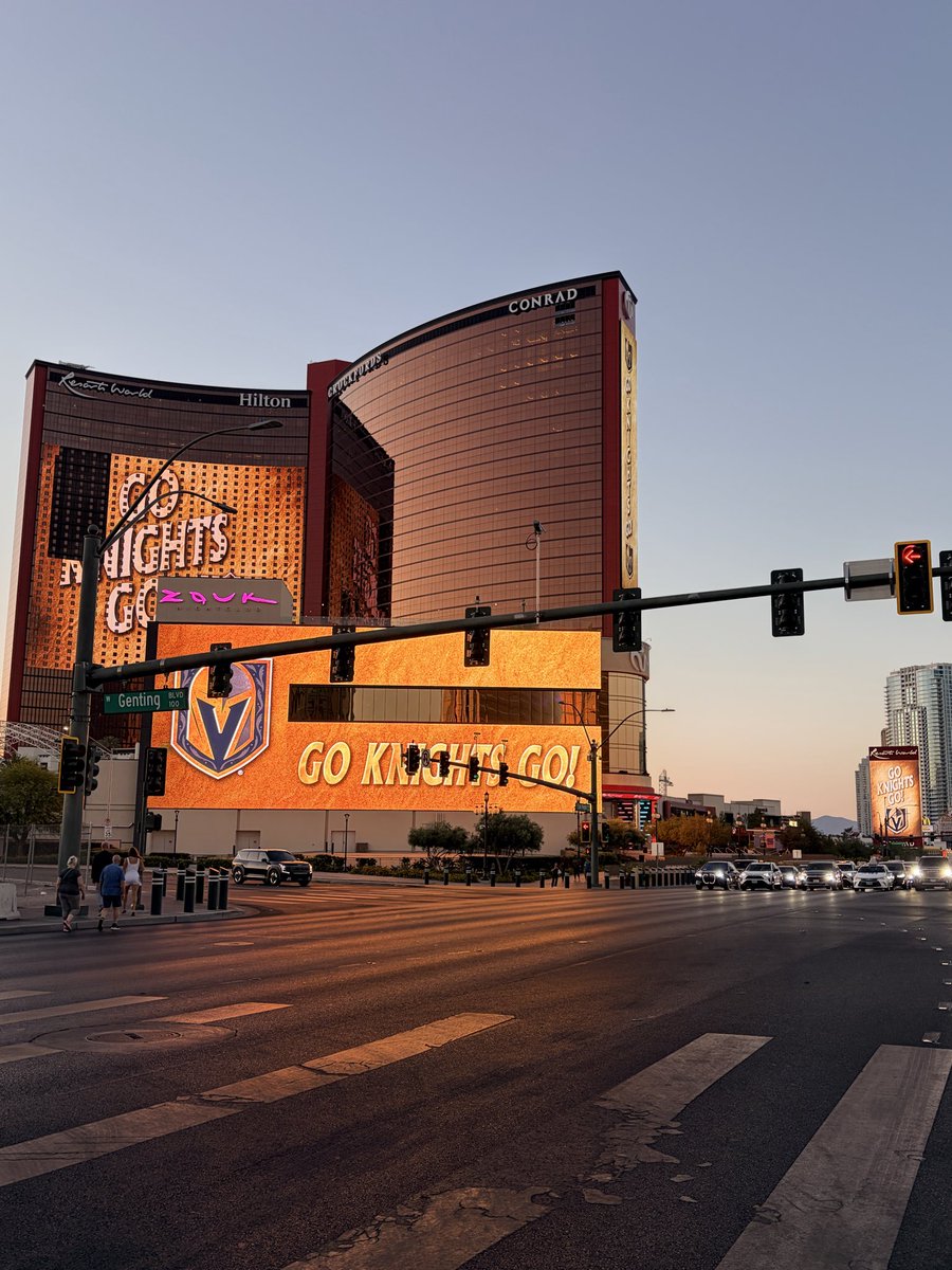 WhiteKnight1014's tweet photo. It’s cool to see every casino marquee supporting the @GoldenKnights https://t.co/gqbLUSD1g8