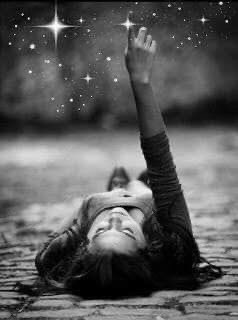 Aprendizlunar's tweet photo. Los sueños y las estrellas 
están más cerca
de lo que crees. https://t.co/lJ849oUiW7
