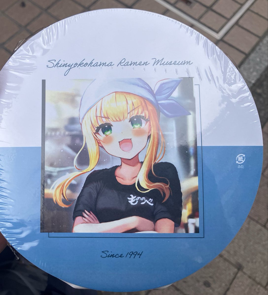 sn4172827's tweet photo. 店主もののべラーメン作ってきた

塩・中細麺
鶏ほぐし身キャベツ葱🍥

蓋はアカバネ先生に使用許可をいただきました

日持ちは1ヶ月らしいがこのまま飾りたい https://t.co/kXFzDuxsi4