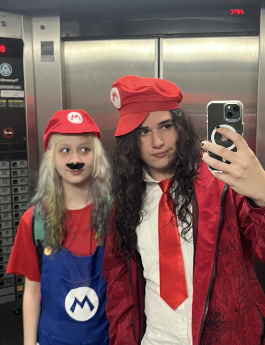 bolhasuco's tweet photo. feliz aniversário @thepecanha você é o mais pica do mundo meu melhor amigo eu te amo 🫶😘💕❤️ https://t.co/4KzD619yng