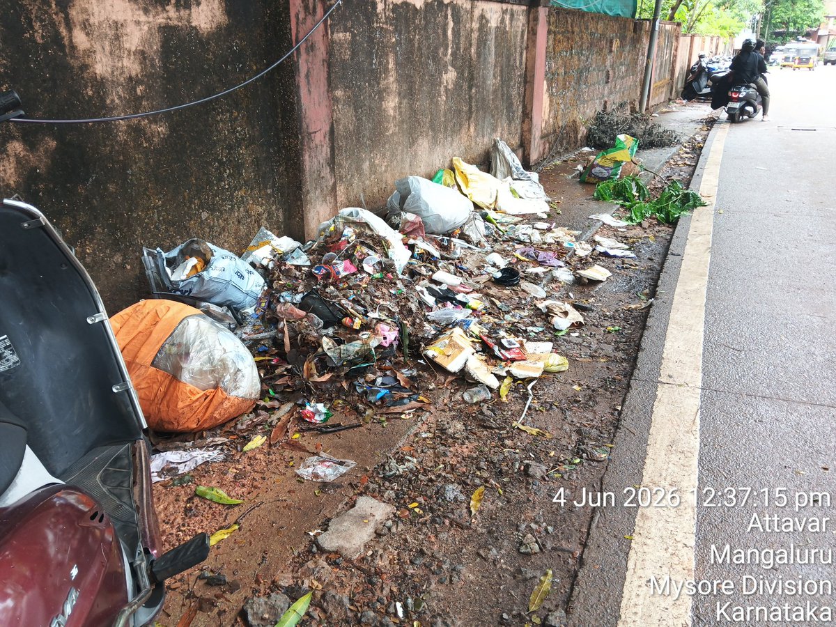 aapkaDK's tweet photo. @mangalurucorp @DCDKOfficial 
Kindly clear the black spot.

Old Kent Road
https://t.co/bMvv2Bh2is

@SwachhBharatGov @karnataka_dma https://t.co/4dqivzoLB7