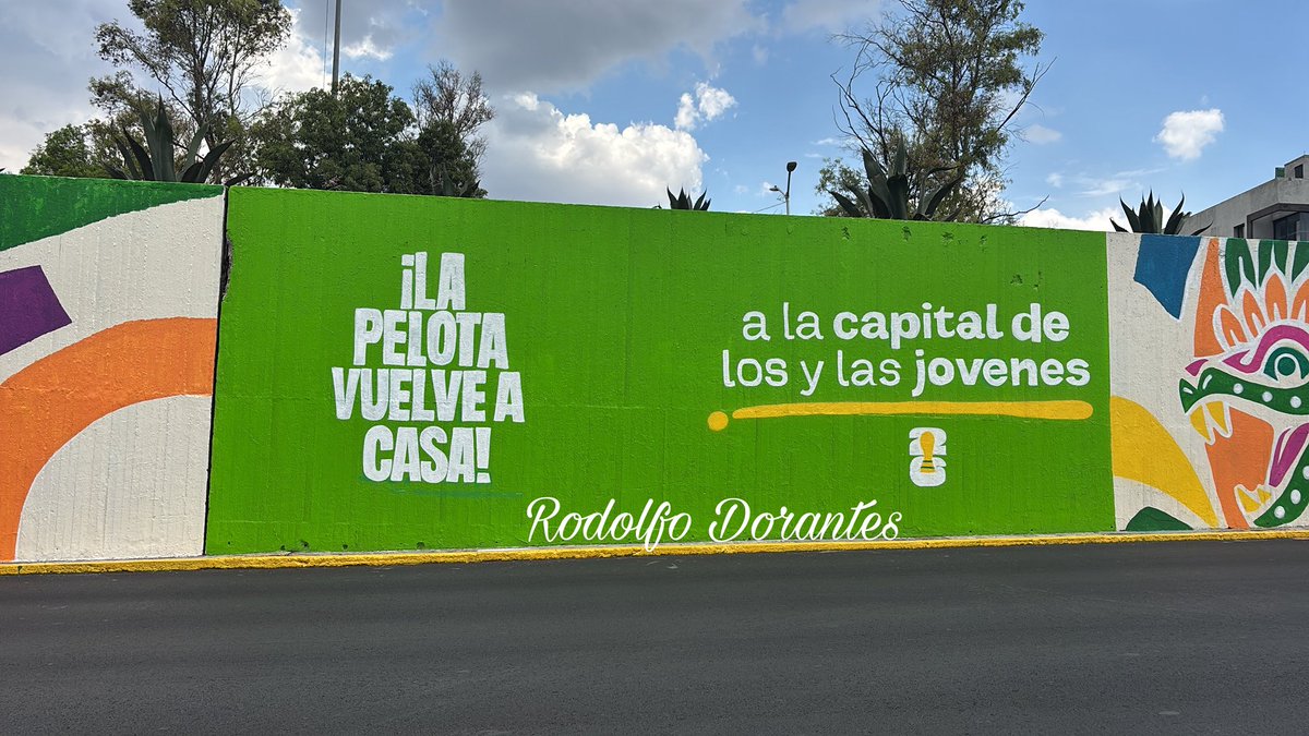 Rodolfodorantes's tweet photo. Dibujan en murales de #CDMX logotipos con propiedad intelectual de la @FIFAcom @FIFAWorldCup. 
En el puente de Churubusco y Tlalpan, está un logotipo, así como en el “Mural Histórico más Grande del Mundo en la alcaldía #GAM https://t.co/62jI64bdYo