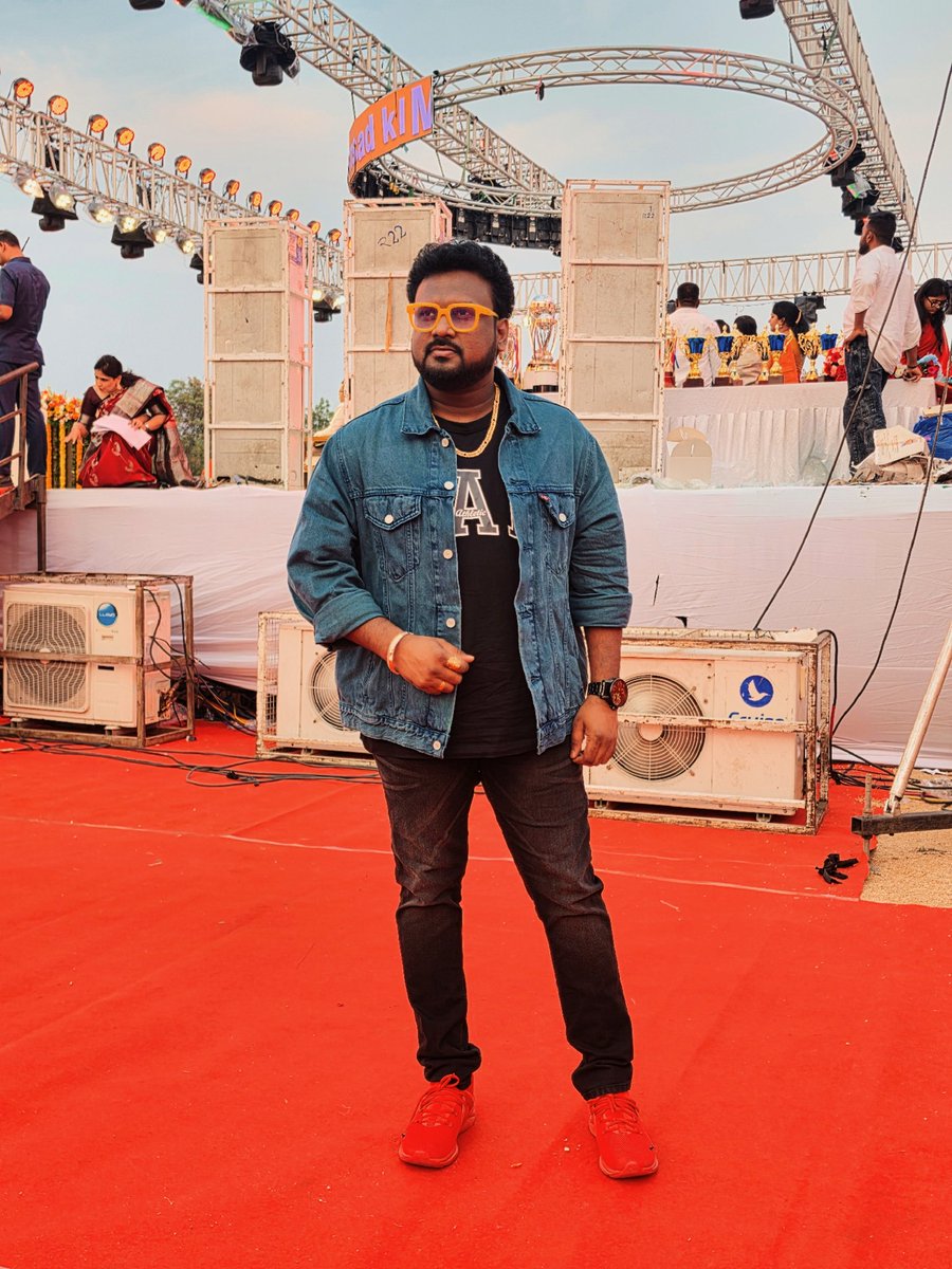 Koppolupraveen's tweet photo. #SingingstarPraveenKumarKoppolu
#Praveenkumarkoppolu
#singerpraveenkumarkoppolu
#Praveenkumarmusicals
#singer #playbacksinger #Liveperformer #Tollywood
#Indianplaybacksinger https://t.co/gB9KN5cIBl