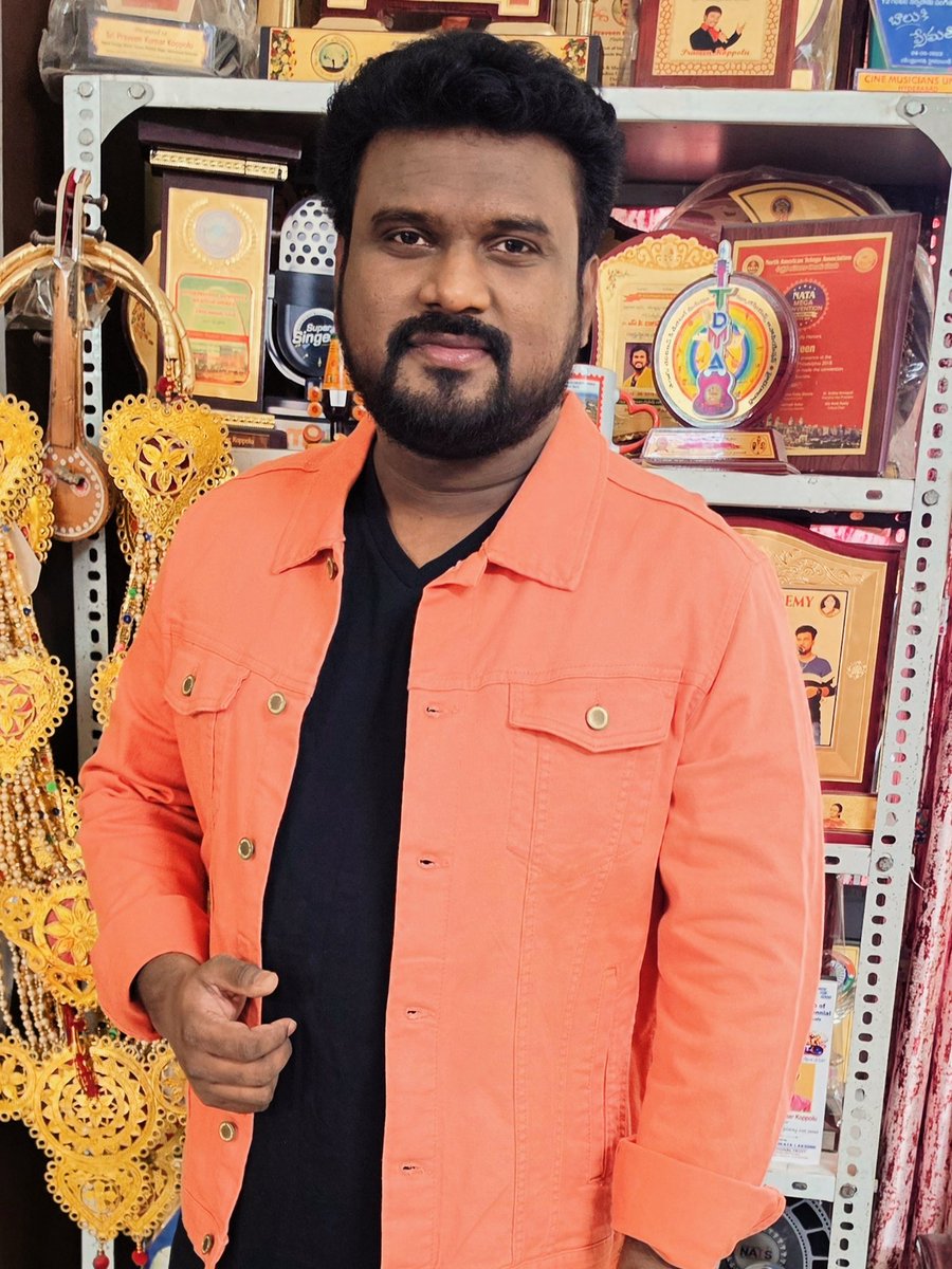 Koppolupraveen's tweet photo. #SingingstarPraveenKumarKoppolu
#Praveenkumarkoppolu
#singerpraveenkumarkoppolu
#Praveenkumarmusicals
#singer #playbacksinger #Liveperformer #Tollywood
#Indianplaybacksinger https://t.co/Rk3TWQzSZn