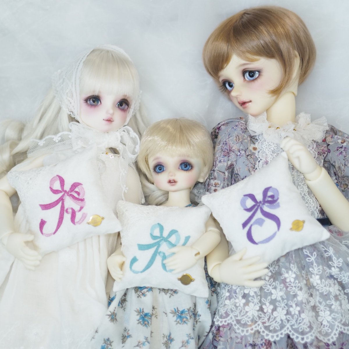 anokonoe322's tweet photo. 🎁プレゼント企画です🎁

色とアルファベットが選べるドールちゃん用の刺繍クッションを２名の方にプレゼントします

詳細は画像３にてご確認ください

６月８日〆切 https://t.co/BQs952Dwch