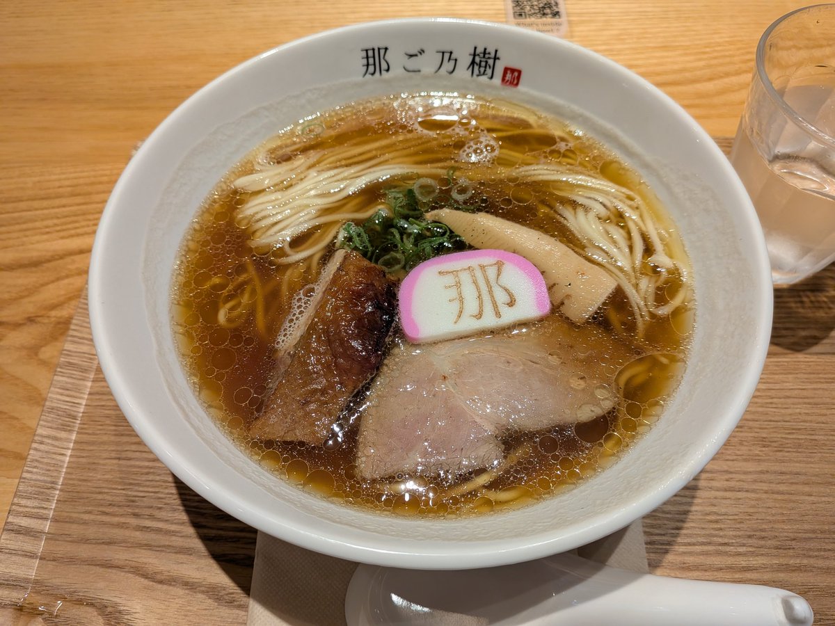 Hiballer_st2600's tweet photo. 那ご乃樹
醤油鶏そば&amp;伊りこのあえ玉
久しぶりに来たので､基本の醤油｡鶏の甘みと醤油のキレ､滑らかでコシのある麺がマッチしててうまい✨
あえ玉は煮干の香りがとてもいい｡ペロっと完食｡うまかった✨ https://t.co/pk0roR2WPm