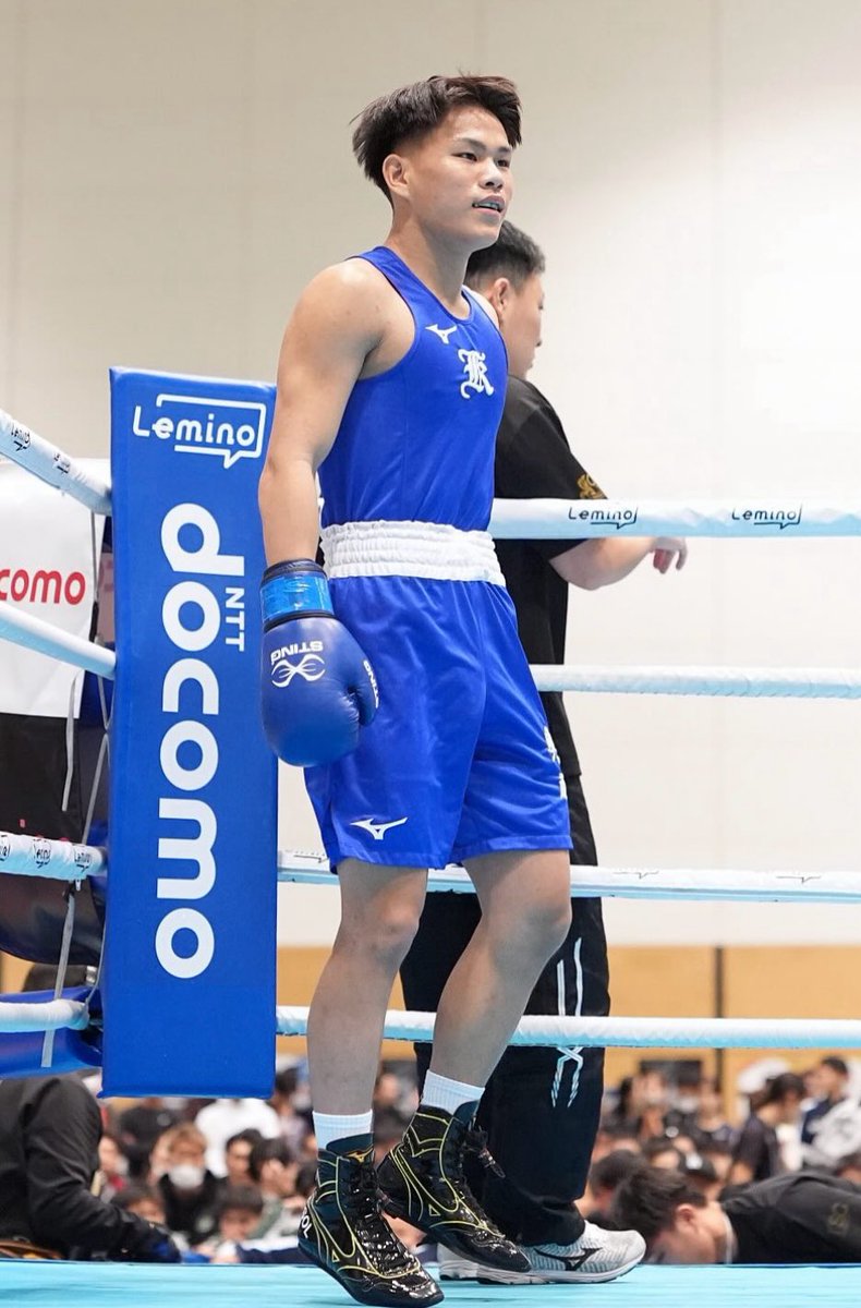 boxman352's tweet photo. 刻一刻と迫るアマ49戦無敗
【The King・藤木勇我】のプロデビュー戦

アマでは半パン、タンクトップに専用の効かせにくい10オンスのグローブ

・8オンスを付けた藤木勇我
・煌びやかなトランクス姿
・仕上がった裸の肉体でリングに立つ姿

内容とか以前にコレ↑を見れるってだけでもう楽しみ https://t.co/ck77hKeZNx