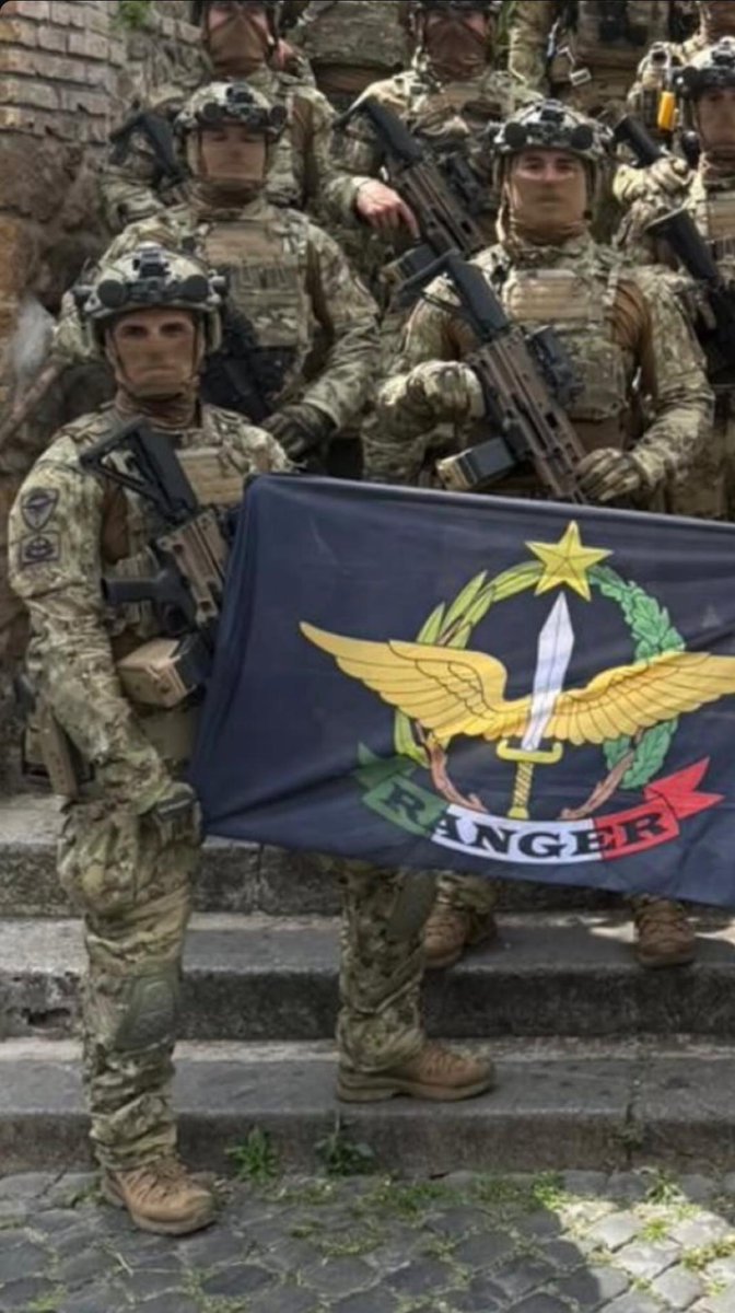BrandonFDW's tweet photo. Italian Army Rangers with FN Evolys machineguns https://t.co/qSC5nmzMDE