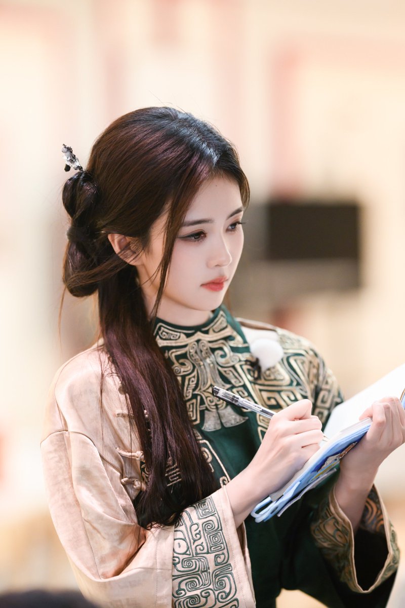 bailuniverse's tweet photo. 260605 Bai Lu Information Station Weibo Update 📸

Bai Lu Station shared new stills for tonight's episode of Keep Running! Tune in to Zhejiang TV tonight at 7:30 PM and don't miss the excitement!

#BaiLu #白鹿 https://t.co/hbWi6KmvTI