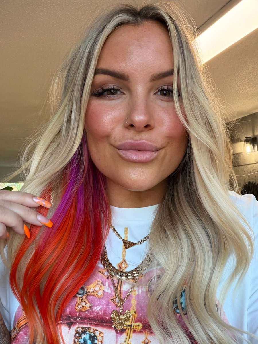 JSobSki's tweet photo. Sunset hair, clearly don’t care. 🩷🧡 https://t.co/7zUWDlOiuQ