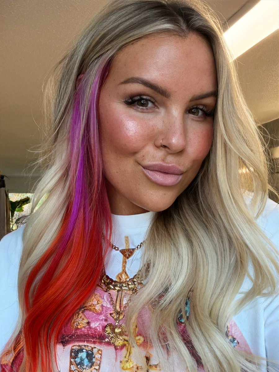 JSobSki's tweet photo. Sunset hair, clearly don’t care. 🩷🧡 https://t.co/7zUWDlOiuQ