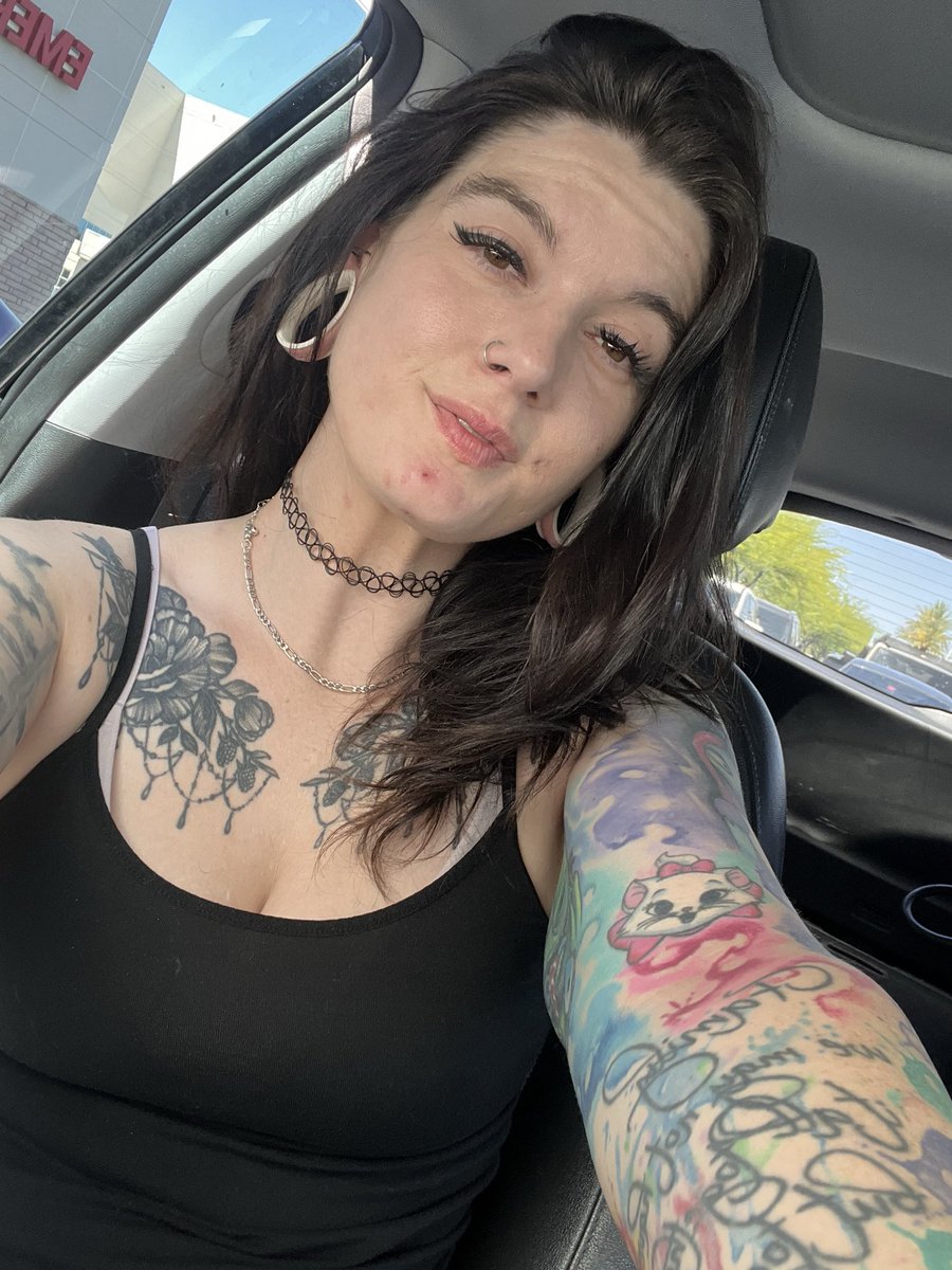 tattoomom114's tweet photo. This glow is something different for me 🖤💍💋 https://t.co/Vx0oH3ECSV