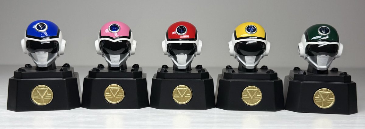 CCLemon99's tweet photo. Finally, the Flashman mini helmets…

I dig them! They’re solid and well-sculpted and finished. The LED feature is kinda silly, but I’m sure some battery exec really loves it.

This is a nice continuation since the only Super Sentai release we’ve had was Red Flash. https://t.co/5stXRxJqr4