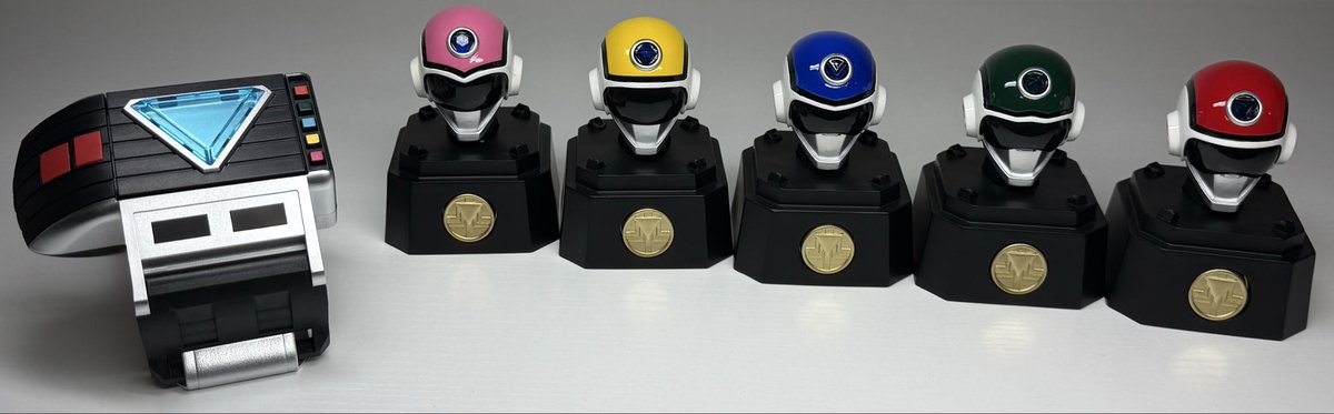 CCLemon99's tweet photo. Finally, the Flashman mini helmets…

I dig them! They’re solid and well-sculpted and finished. The LED feature is kinda silly, but I’m sure some battery exec really loves it.

This is a nice continuation since the only Super Sentai release we’ve had was Red Flash. https://t.co/5stXRxJqr4