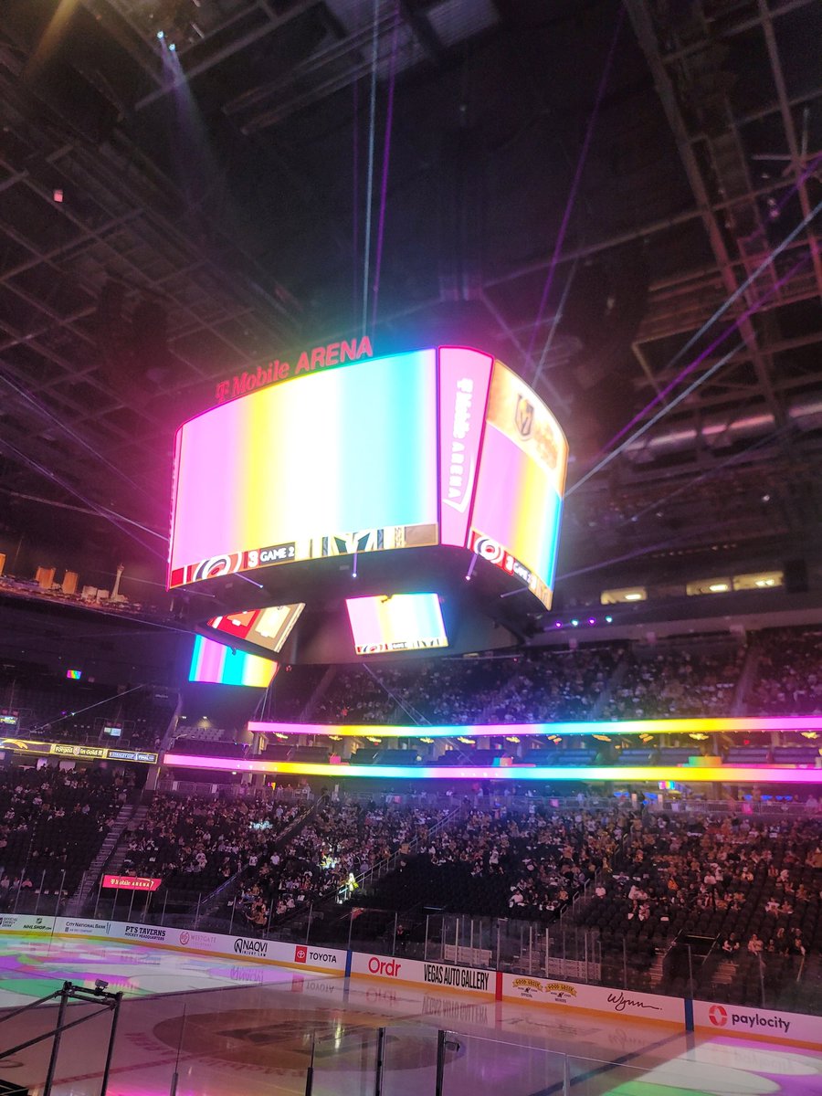 xlunalynn_x's tweet photo. happy pride from vgk! #forgedingold https://t.co/AM5JJOyNJb