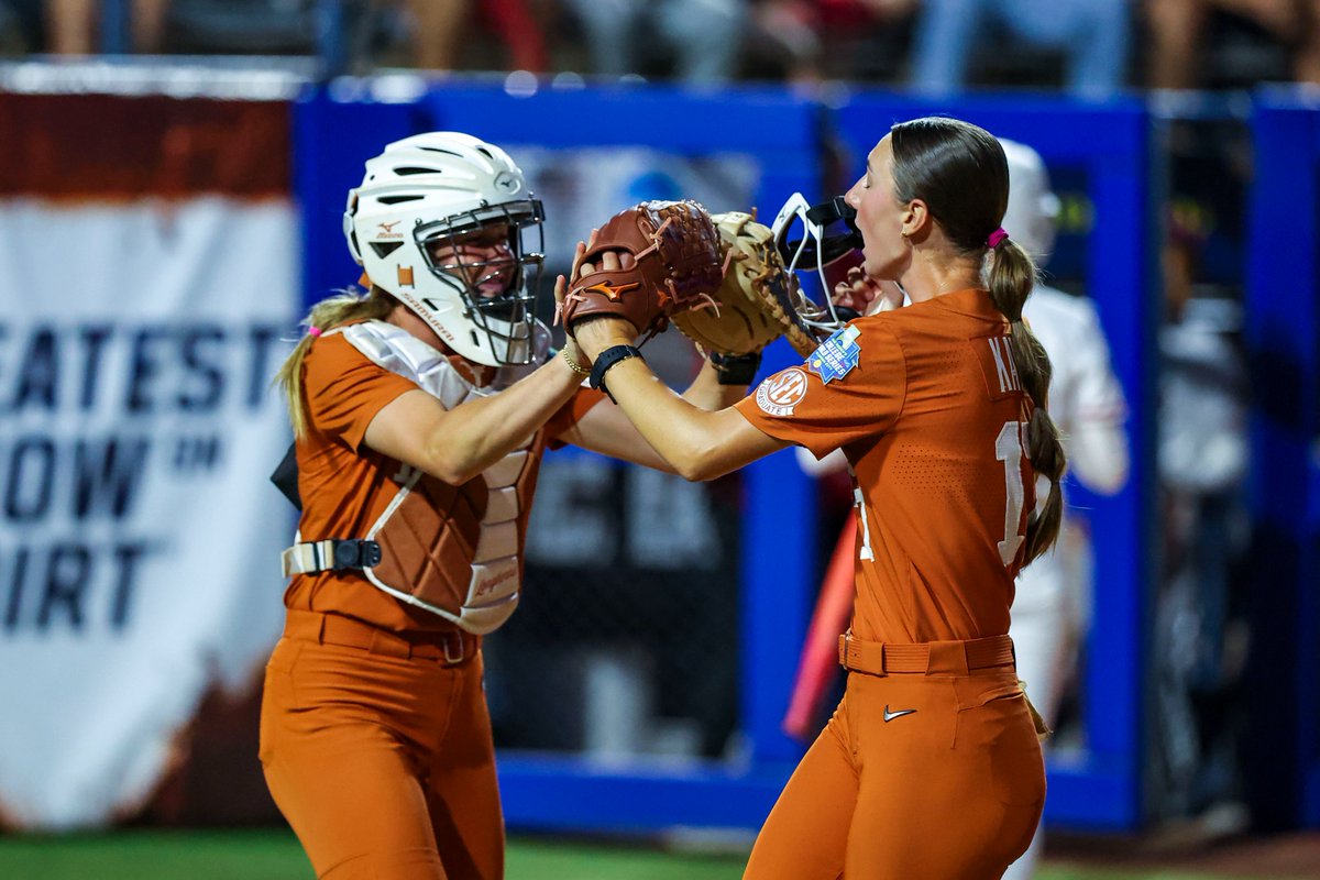 USASoftballWNT's tweet photo. 𝙏𝙄𝙏𝙇𝙀 𝙎𝙀𝘾𝙐𝙍𝙀𝘿 🦅🏆

Two Eagles finish as 𝒏𝒂𝒕𝒊𝒐𝒏𝒂𝒍 𝒄𝒉𝒂𝒎𝒑𝒔 after Texas takes Game 2 🔥

🔗 https://t.co/qV0q2kkwp7

#RedWhiteAndCollege | @NCAASoftball https://t.co/BDeHad4fwY