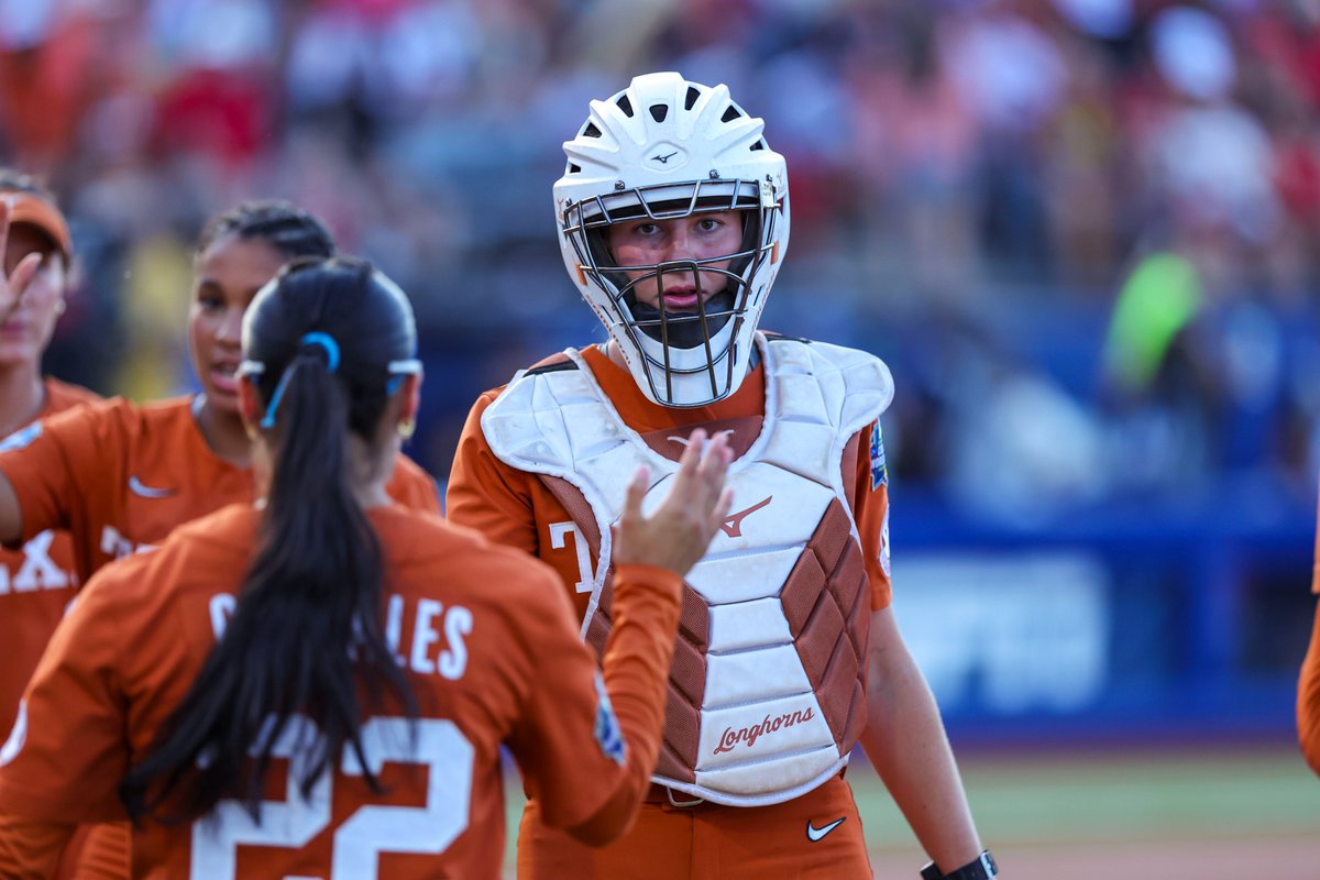 USASoftballWNT's tweet photo. 𝙏𝙄𝙏𝙇𝙀 𝙎𝙀𝘾𝙐𝙍𝙀𝘿 🦅🏆

Two Eagles finish as 𝒏𝒂𝒕𝒊𝒐𝒏𝒂𝒍 𝒄𝒉𝒂𝒎𝒑𝒔 after Texas takes Game 2 🔥

🔗 https://t.co/qV0q2kkwp7

#RedWhiteAndCollege | @NCAASoftball https://t.co/BDeHad4fwY