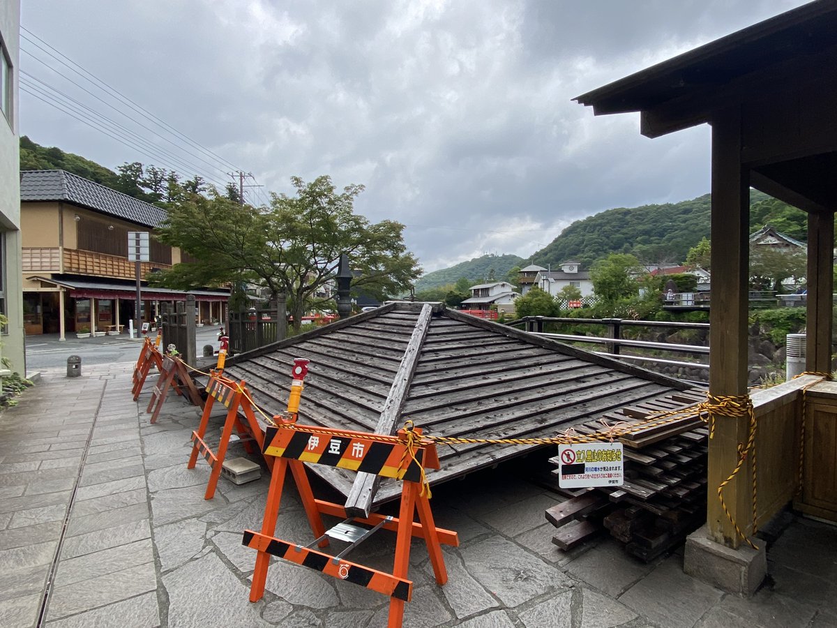 shuzenjionsen's tweet photo. 「独鈷の湯」
建屋の復帰は見送りに…

先日の台風6号の接近にともない
「独鈷の湯」の建屋を外しました。
元に戻す予定でしたが、今後の天候不順を考慮し
引き続き建屋は外したままにすることと
なりました。
ご理解のほど、お願いいたします。 https://t.co/LYnrEx1vxg