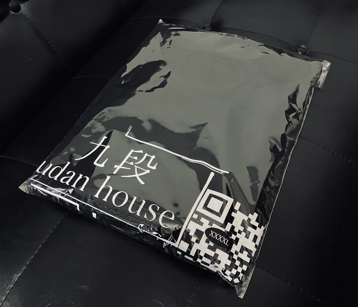 yusuke_iusuke's tweet photo. 九段ハウスのマルジェラ展限定で発売されたXXXXL Tシャツ(白・黒)、XXXXS Tシャツ(白・黒)売ります。メルカリでプレってますが定価+送料でお願いします。単品、複数買いどちらでも問題ございません https://t.co/VVqUkB54yW