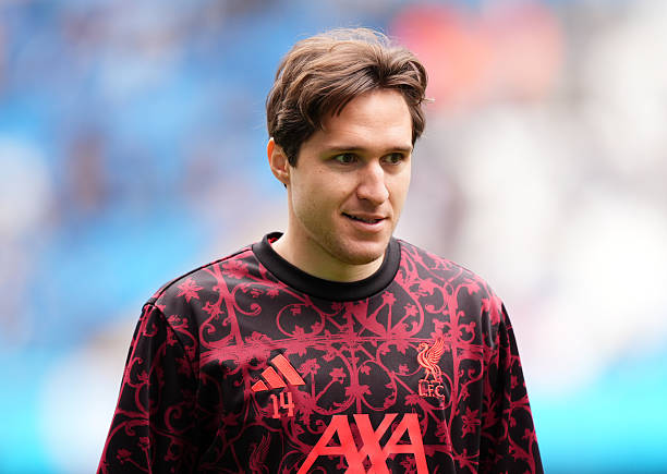 Mercado_Ingles's tweet photo. 𝗔𝗛𝗢𝗥𝗔 Como confirma su interes por el extremo Italiano, jugador del Liverpool, Federico Chiesa (28). El equipo Italiano tiene la orden de añadir más jugadores Italianos a su plantilla para disputar la UEFA Champions League la proxima temporada. [Anything Liverpool] https://t.co/T9CDT2ECPW