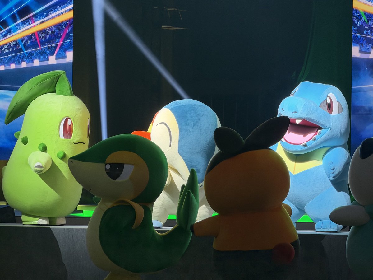 hinopika's tweet photo. 【ポケモン】歴代御三家が大集結！ 「ポケモン」日本一を決める大会のステージがお披露目
https://t.co/F2huDYTFjf

圧巻な光景すぎる！会いたい…！！
ヒノアラシがこの世界に実在してる！！🥹 https://t.co/S8kAm0TTJZ