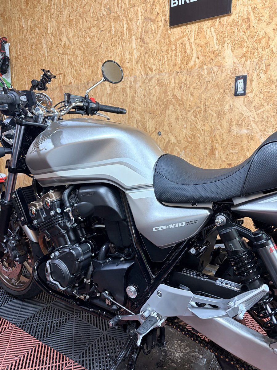 bikelean's tweet photo. CB400SFのお客様でセミガラスコーティングさせて頂きました🫧

わざわざ所沢市からのご来店誠にありがとうございました🙇

https://t.co/S1AUuWJ6JQ
https://t.co/MwCFCmpK4F…
#bikelean #バイクリーン #洗車 #バイク洗車 #バイク洗車専門店 #バイク洗車場 #富士見市 #バイク好きと繋がりたい #バイク乗りと繋がりたい  #flhx #xl883 #z1100 #cb400sf
