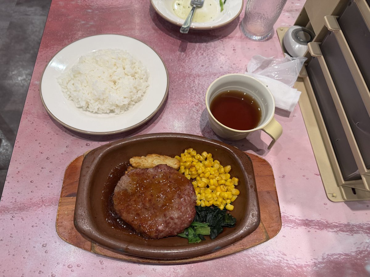 a21175's tweet photo. サイゼリヤで昼飯 https://t.co/Cjblllgdta