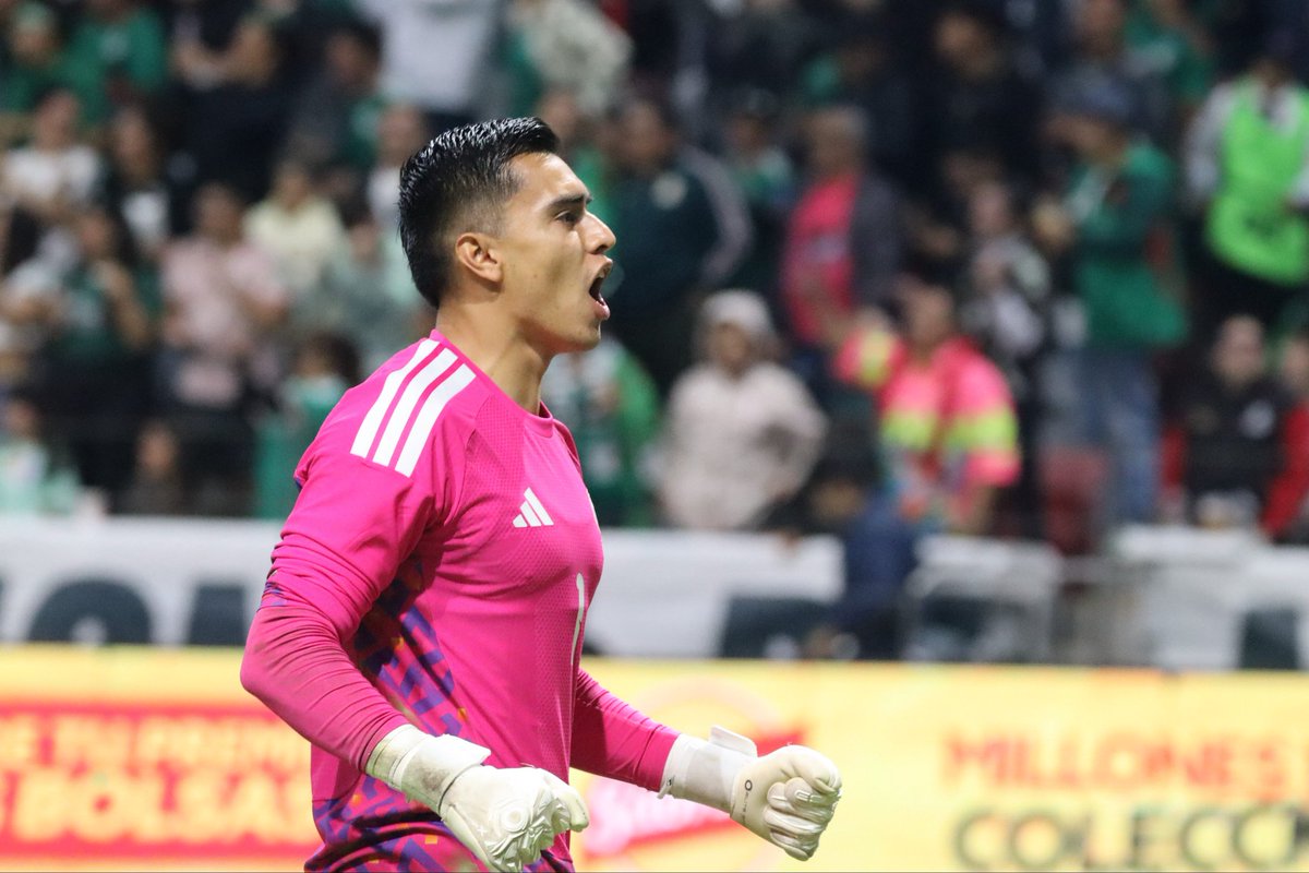 PressPortmx's tweet photo. Inician los siguientes 45' minutos. 🔥⚽️

🇲🇽 @miseleccionmx se mide ante @FSSrbije 🇷🇸 en el Nemesio Diez. 

#Mundial2026 📸 @AlanRA23 https://t.co/UqP5fk7udg