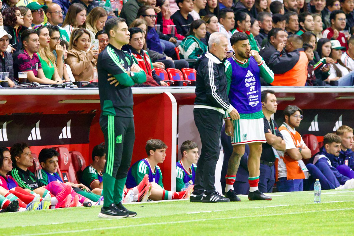 PressPortmx's tweet photo. Inician los siguientes 45' minutos. 🔥⚽️

🇲🇽 @miseleccionmx se mide ante @FSSrbije 🇷🇸 en el Nemesio Diez. 

#Mundial2026 📸 @AlanRA23 https://t.co/UqP5fk7udg