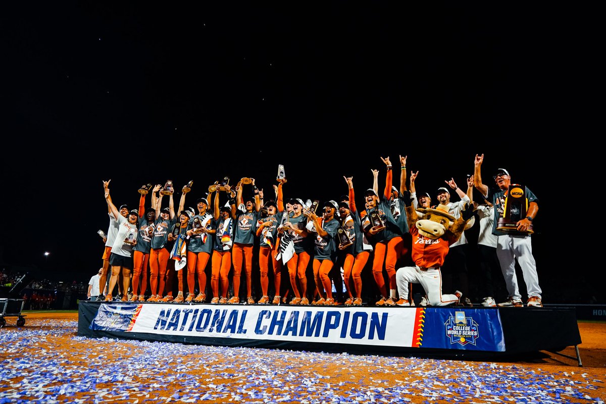 TexasSoftball's tweet photo. champs² 🤘🎉

#HookEm https://t.co/LNS9m9FoUr