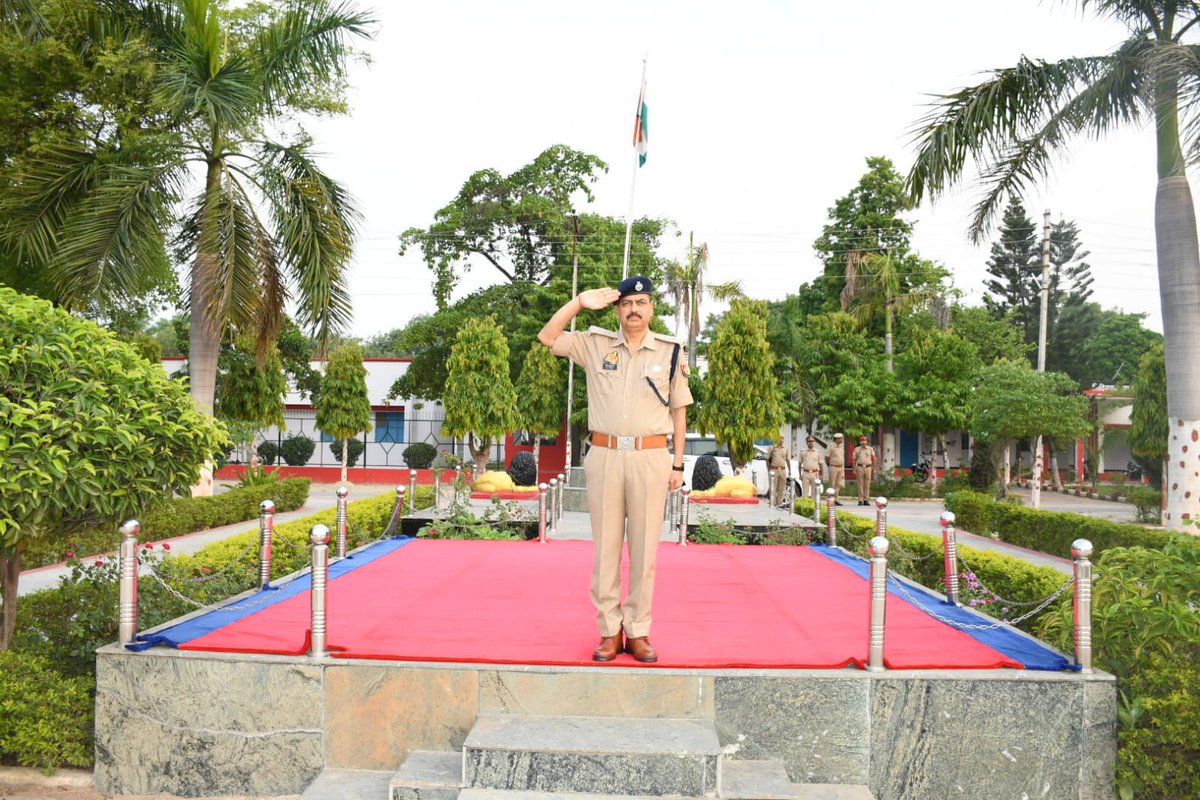 co10pacup's tweet photo. दि० 05.06.2026 को सेनानायक श्री राकेश कुमार सिंह द्वारा वाहिनी के परेड ग्राउंड पर शुक्रवार परेड की सलामी ली गई। वाहिनी के जवानों के टर्नआउट का टोलीवार निरीक्षण किया गया तथा दौड़ चाल, स्क्वाड ड्रिल, शस्त्राभ्यास आदि की कार्यवाही कराई गई।
@Dgpacup @Uppolice @digpacayod16121 https://t.co/Gb5lwtCbKs