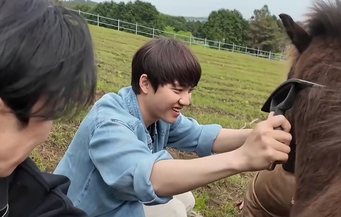 Zziranghee's tweet photo. Kyungsoo aging backwards while the series keeps getting renewed. https://t.co/NlAdpSzse7