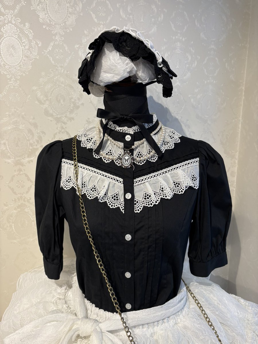 白黒ヘッドドレスはどんなゴスロリにも合わせやすいアイテム