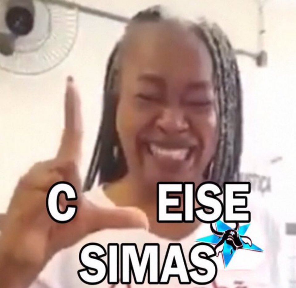 ywikatihao's tweet photo. imagine vc ser rainha no boi caprichoso e não poder comentar na foto do perfil do próprio boi pq curexé se afeta quando fala de papelão https://t.co/t2nubKo5Ip
