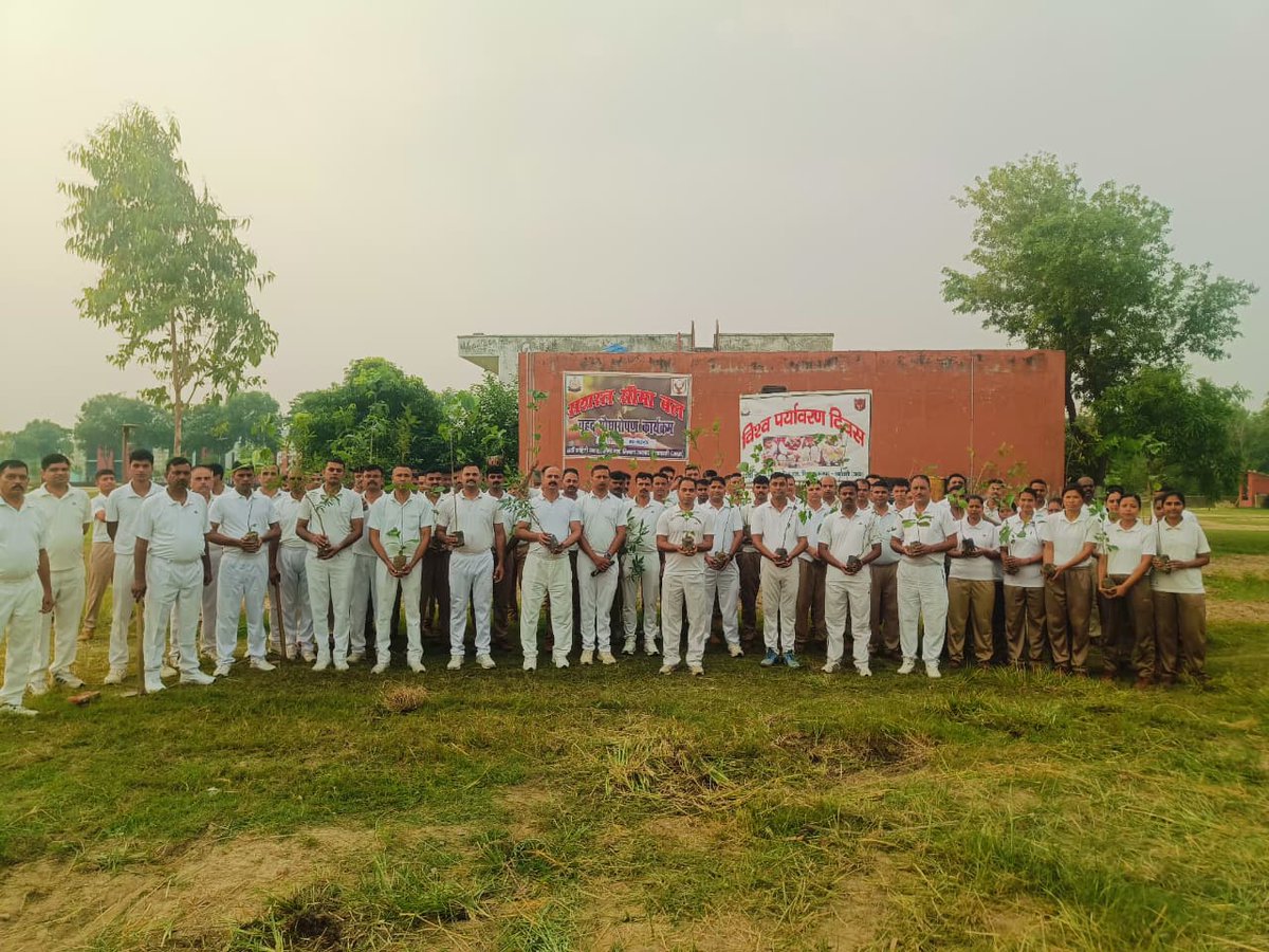 62BnSSB_INDIA's tweet photo. विश्व पर्यावरण दिवस के अवसर पर 62वीं वाहिनी सशस्त्र सीमा बल द्वारा वाहिनी मुख्यालय एवं सभी सीमा चौकियों पर वृक्षारोपण कार्यक्रम आयोजित किया गया।
#WorldEnvironmentDay #EkPedMaaKeNaam #SSB #GreenFuture https://t.co/dTHAkYtWNd