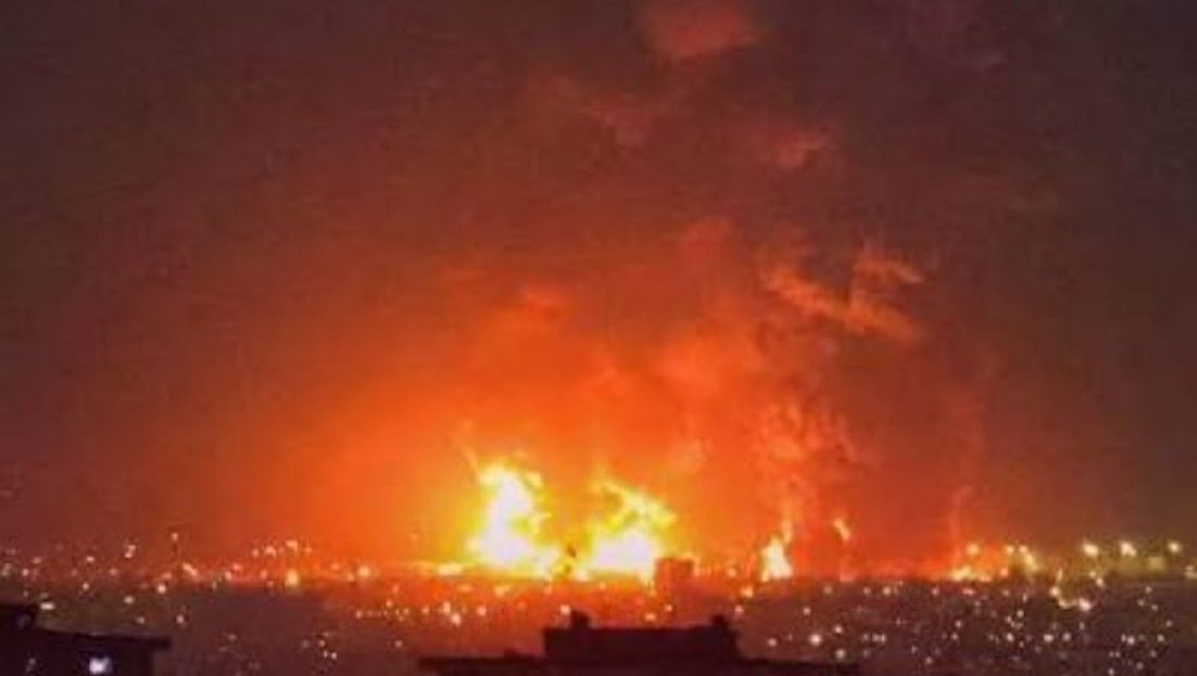 TrumpSpoofPower's tweet photo. Airstrike on Iran 🚨🇺🇸; 

According to reports, a US B-2 bomber fighter jet has destroyed an Iranian airbase.

The US fired approximately 100 missiles at Iran. https://t.co/rZS8Ui7e7K