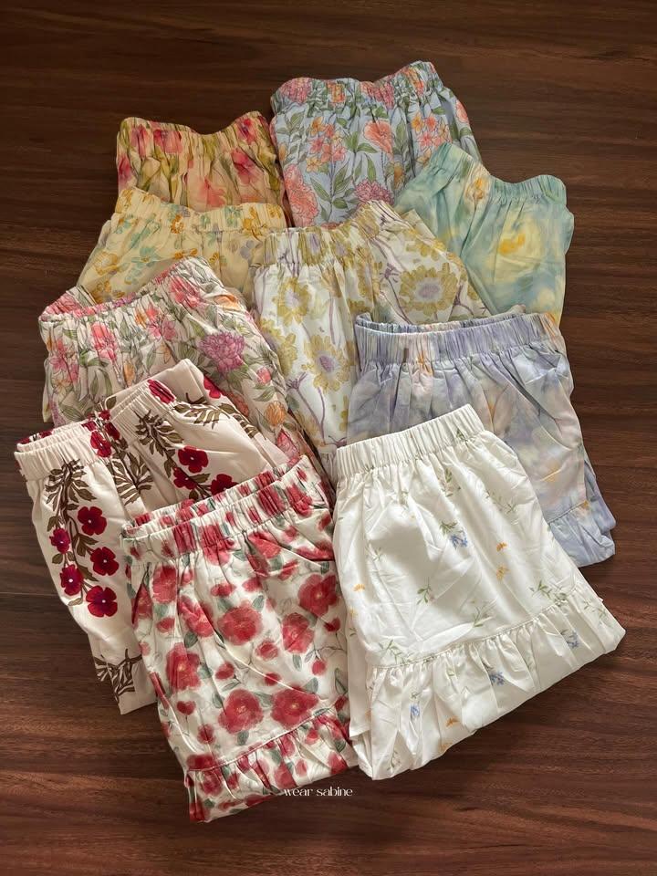 avelyanne's tweet photo. duhh kenapa skirt dari brand ini CANTIK-CANTIK BANGET YAA!! 😭🌸 https://t.co/nPER9YirIl
