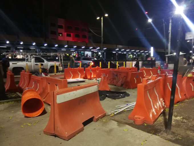 VillaDeCortesBJ's tweet photo. Director del @MetroCDMX, @AdrianRubalcava:
¿Qué estudios técnicos justifican ocupación de Plaza Victoria para actividades operativas y almacenamiento de materiales, cuando el STC cuenta con infraestructura propia en la estación Villa de Cortés? https://t.co/En8ZTOXhYz