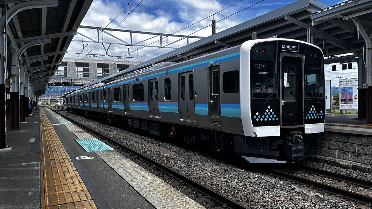 noraexpress's tweet photo. Ｅ１３１系・岡谷駅停車中 https://t.co/pjpEpbbRPU